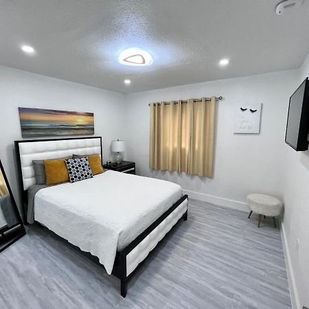 Stylish 2 Bedrooms Apartment By Miami International Airport ภายนอก รูปภาพ