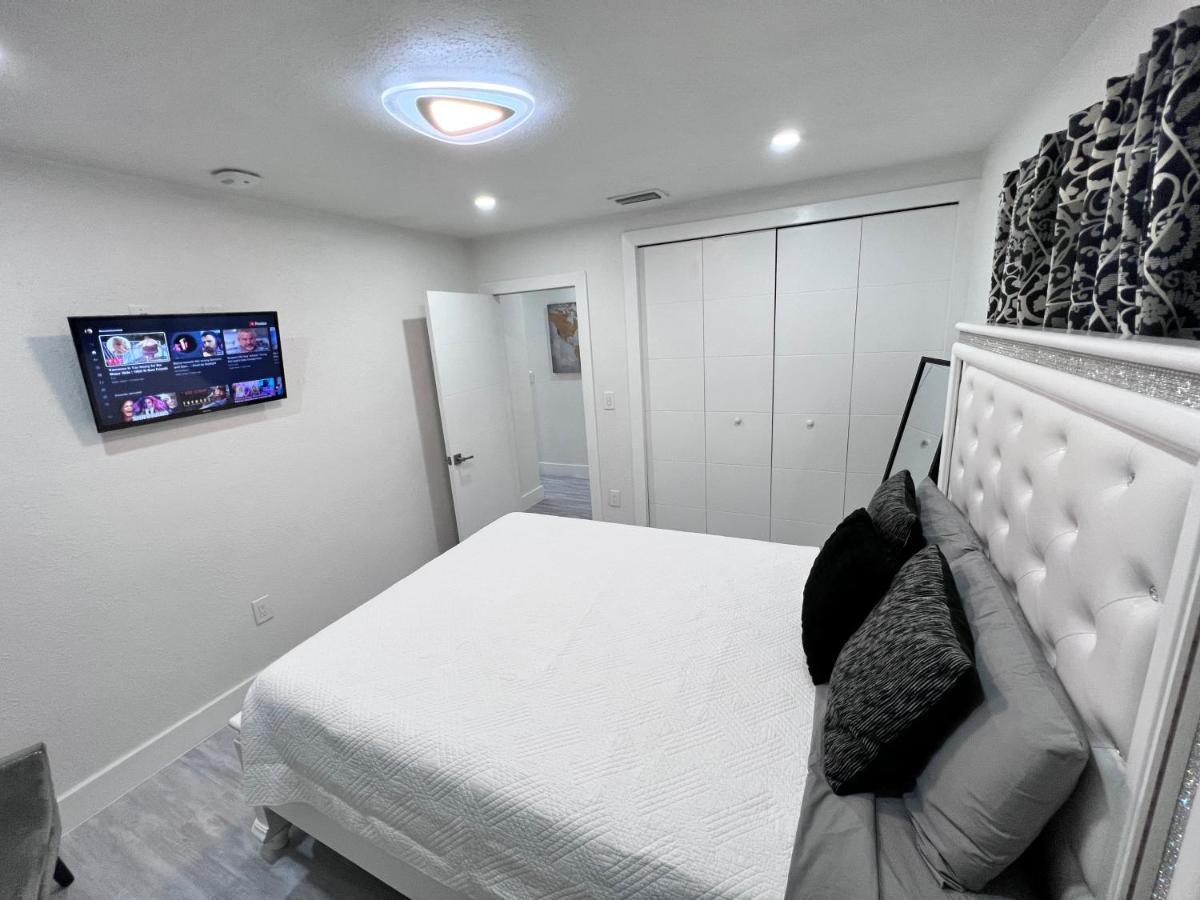 Stylish 2 Bedrooms Apartment By Miami International Airport ภายนอก รูปภาพ