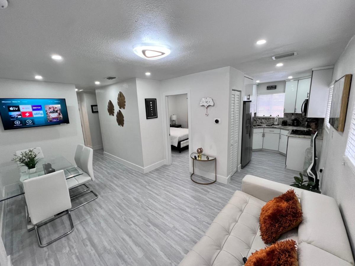 Stylish 2 Bedrooms Apartment By Miami International Airport ภายนอก รูปภาพ