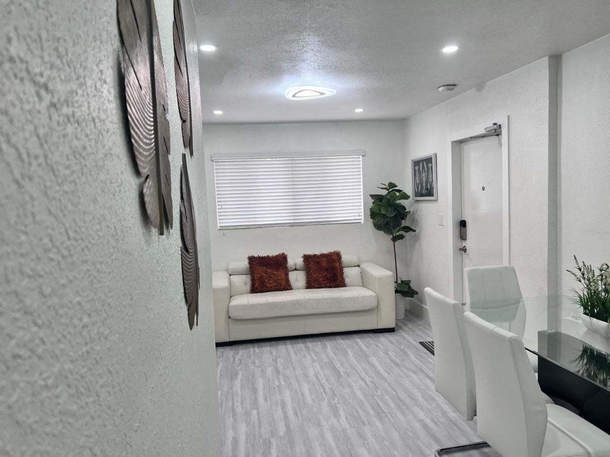 Stylish 2 Bedrooms Apartment By Miami International Airport ภายนอก รูปภาพ